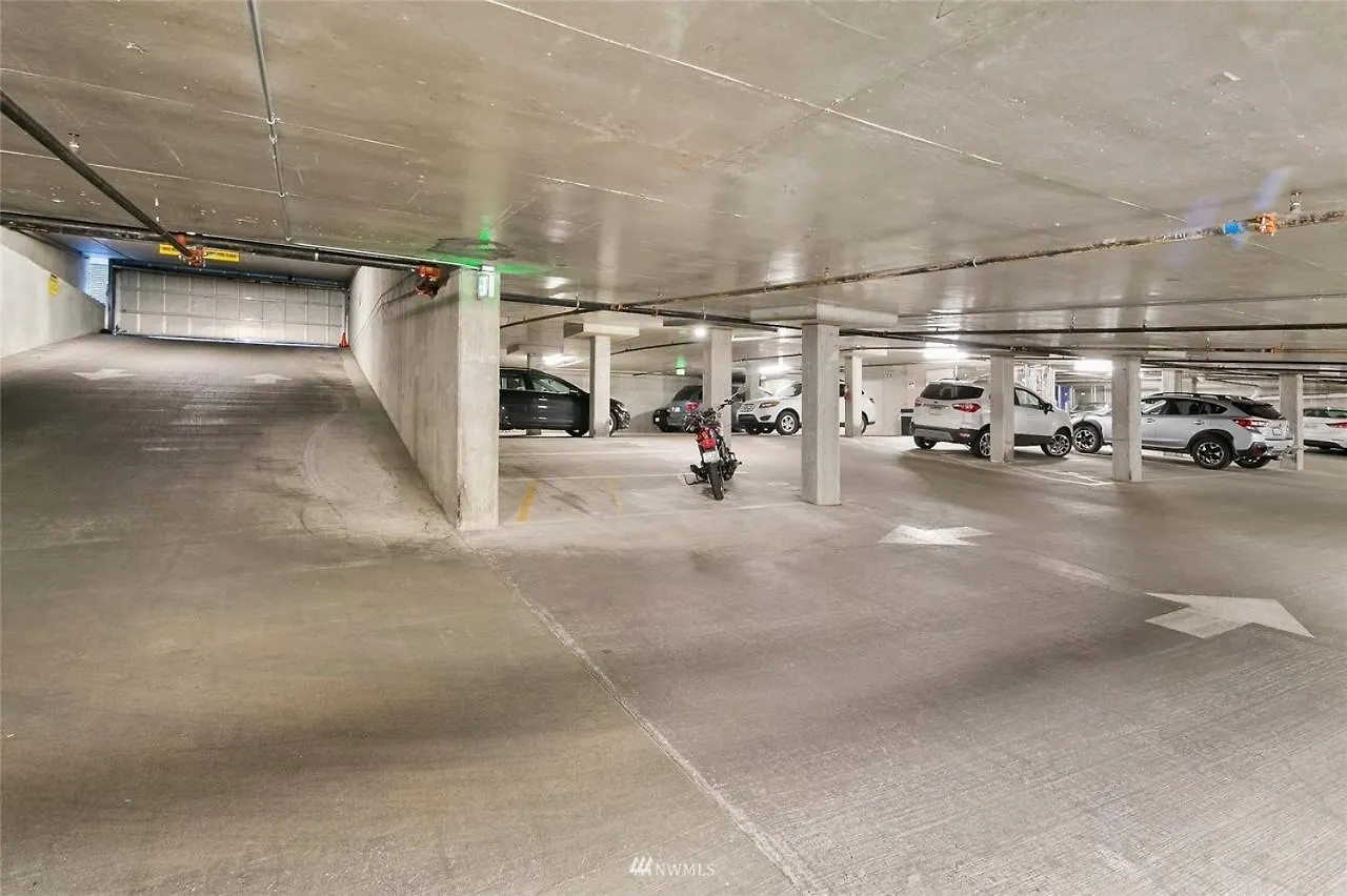 Lovely 1 Bedroom Condo In The Heart Of Seattle!